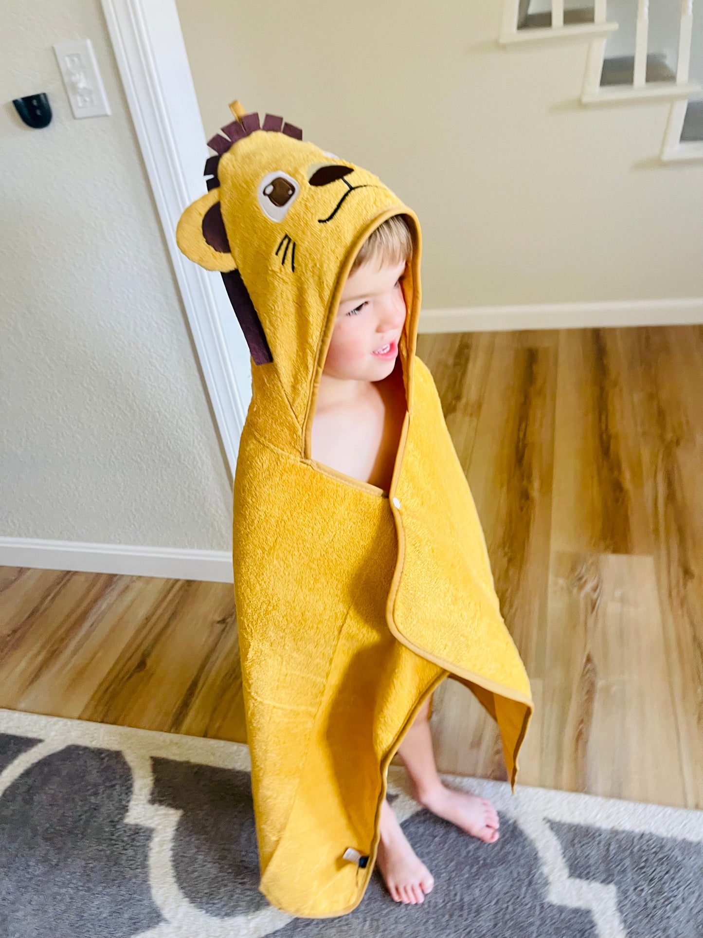 L.W. Clothing Company Baby & Toddler Lion Hooded Bath Towel Ultra Soft Towel with High Absorbency Baby or Toddlers bathrobe blanket great gift for boys and girls